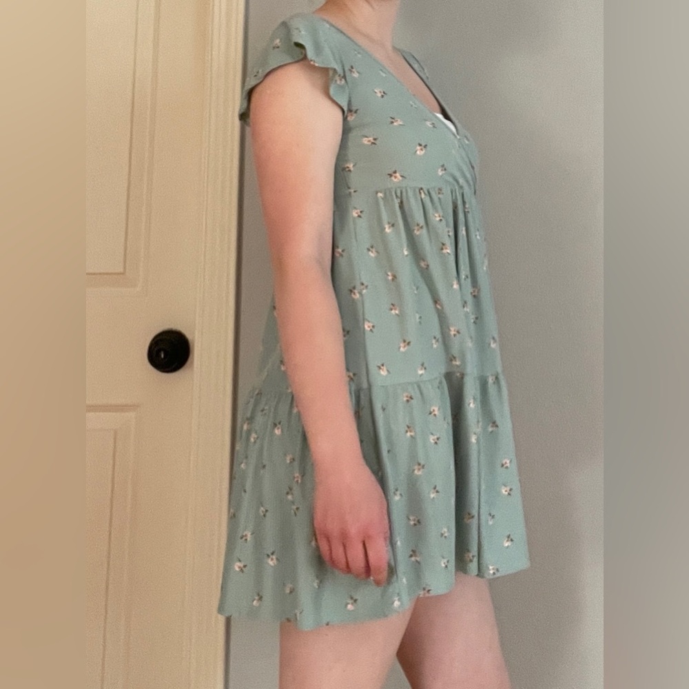 Sage green floral dress - Picture 2 of 5